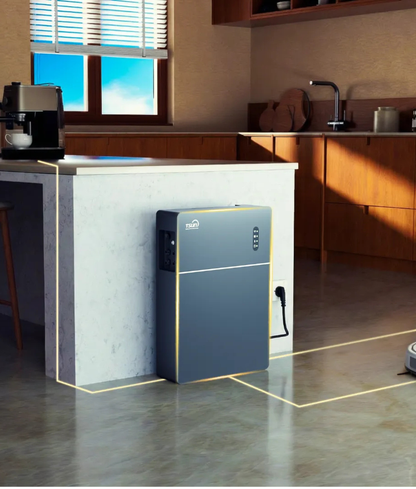 TSUN Solartrunk stekkerbatterij 5 kWh, in de keuken naast het kookeiland